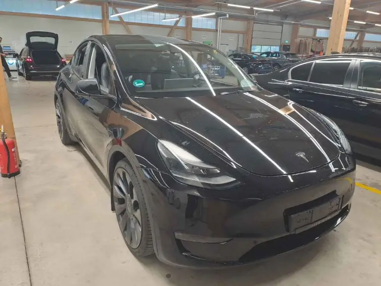 Tesla Model Y Performance - Dual Motor - Electric - Automatic - 534 hp - 28.362 km